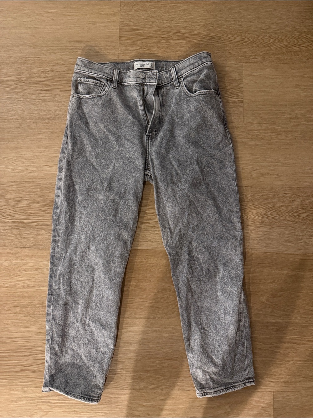 Abercrombie & Fitch women’s Grey Washed Relaxed Jeans